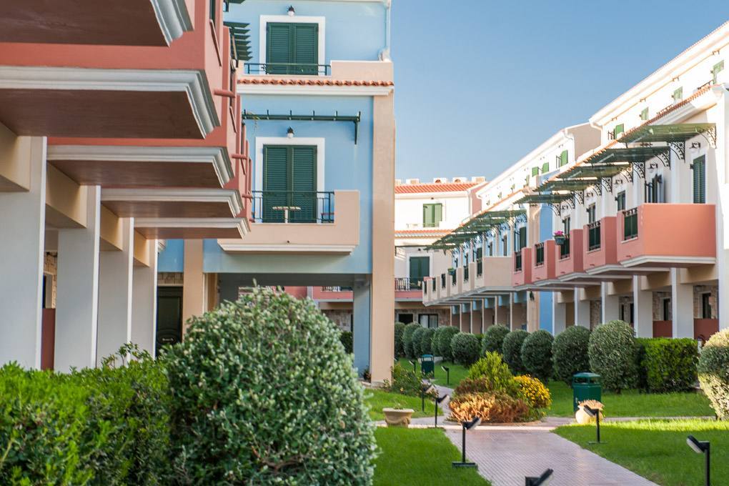 Mediterranean Beach Resort Лаганас Екстериор снимка
