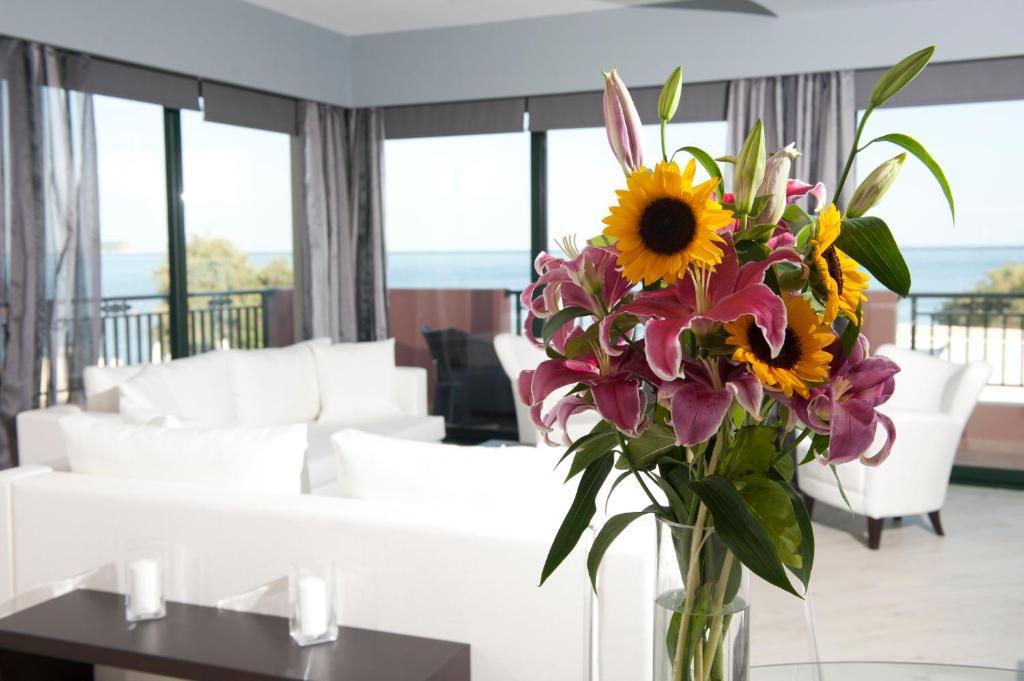Mediterranean Beach Resort Лаганас Стая снимка