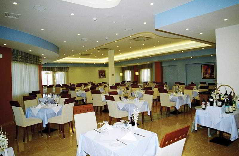 Mediterranean Beach Resort Лаганас Екстериор снимка